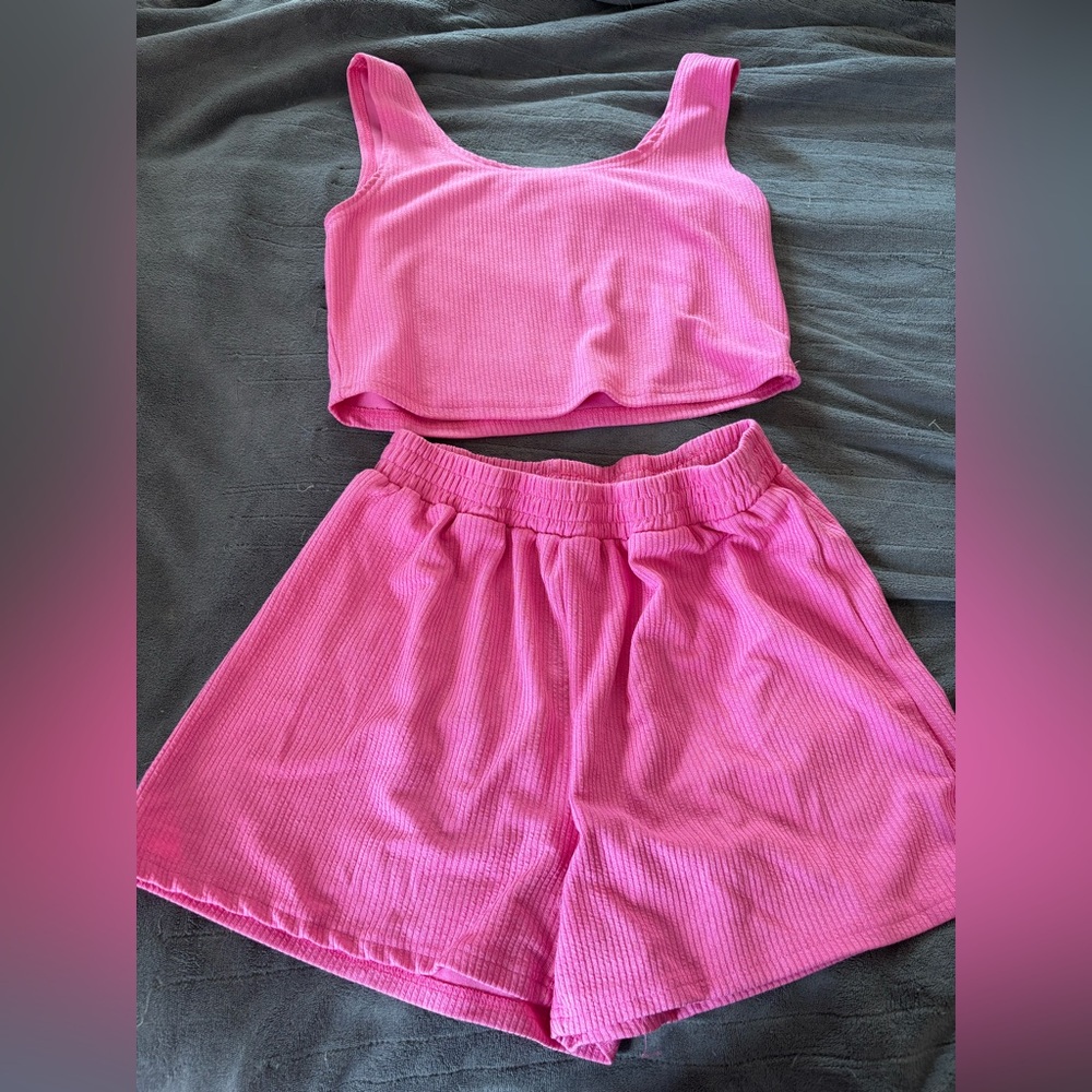 SHEIN Bright pink two piece set. Cropped shirt. Size 1XL